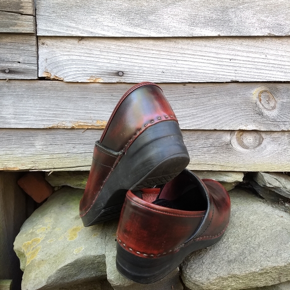 Burnt burgundy L.L. Bean clogs - Picture 4 of 6